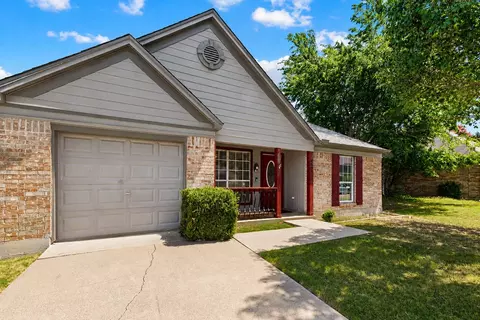4609 Feathercrest Dr, Fort Worth, TX 76137