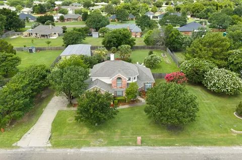 1110 Hampshire Dr, Waxahachie, TX 75165