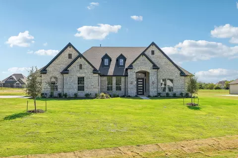 5001 Valley View Dr, Joshua, TX 76058