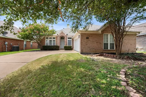 6604 High Brook Dr, Fort Worth, TX 76132