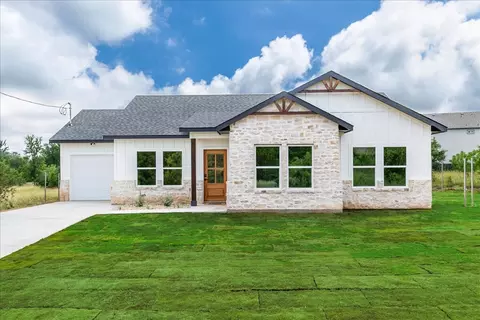 5652 Black Pine Cir, Granbury, TX 76048