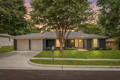 8209 Pearl St, North Richland Hills, TX 76180