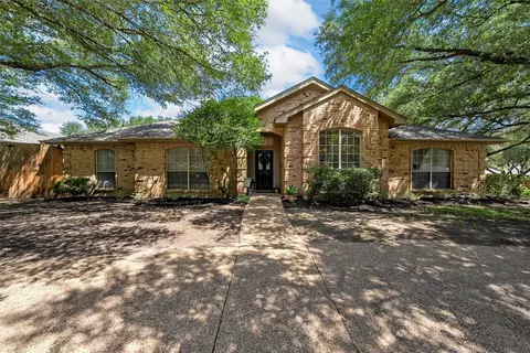 11001 Ridge Point Dr, Woodway, TX 76712
