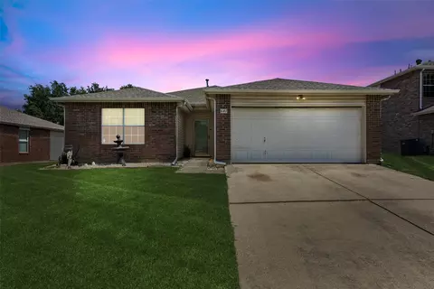641 Mallard Dr, Saginaw, TX 76131
