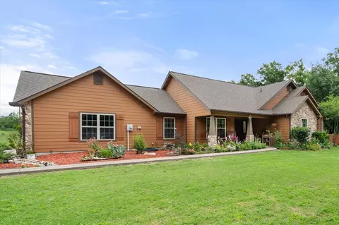 123 Clubhouse Dr, Corsicana, TX 75109