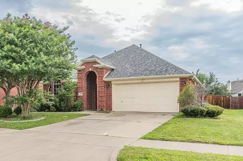 611 Primavera Dr, Arlington, TX 76002
