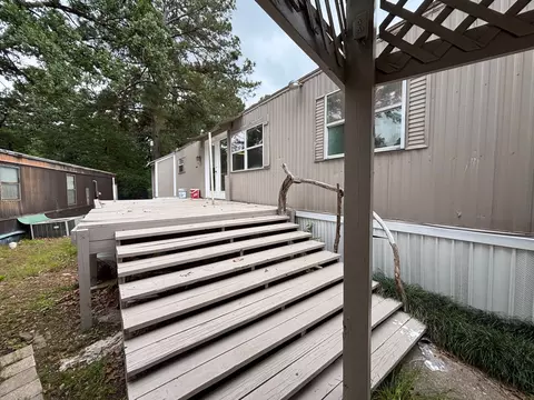 28 E Whippoorwill Ln, Trinity, TX 75862