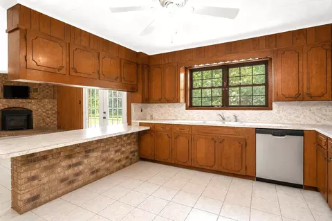 Kitchen - 257 Bacle Rd, Coushatta, LA 71019 photo 4 of 5
