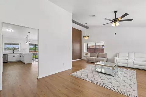 2217 Sharpshire Ln, Arlington, TX 76014