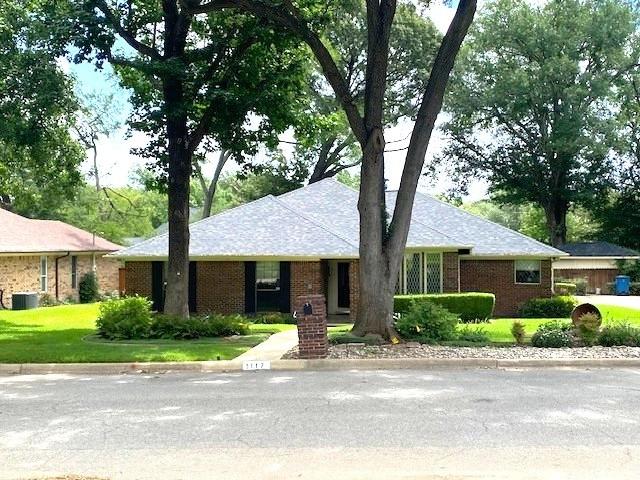 1117 Hillside Dr, Athens, TX 75751