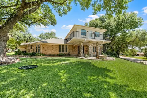 1501 S Lakeshore Dr, Rockwall, TX 75087