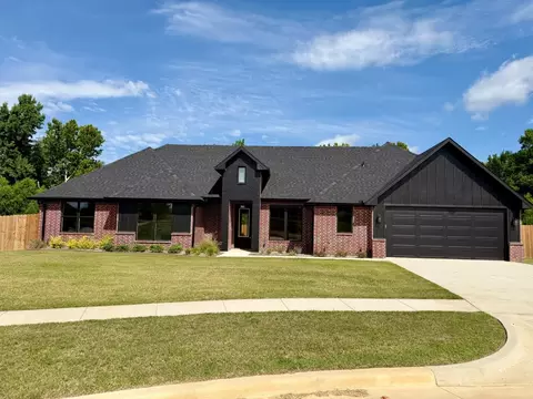 984 Mallard Dr, Lindale, TX 75771