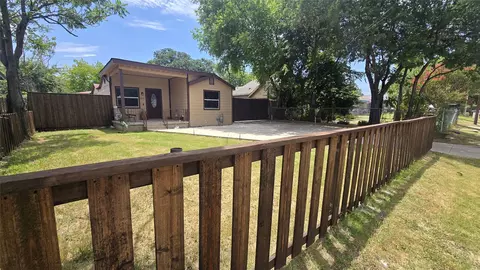 2212 Harris Ln, Haltom City, TX 76117