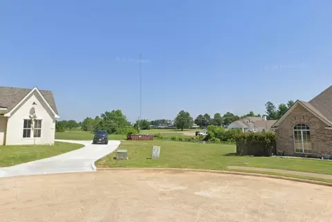 2865 10th St NE, Paris, TX 75462