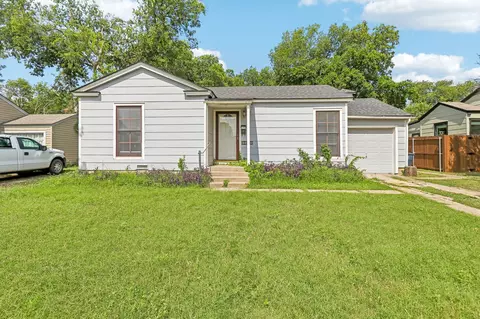 3812 Marks Pl, Fort Worth, TX 76116
