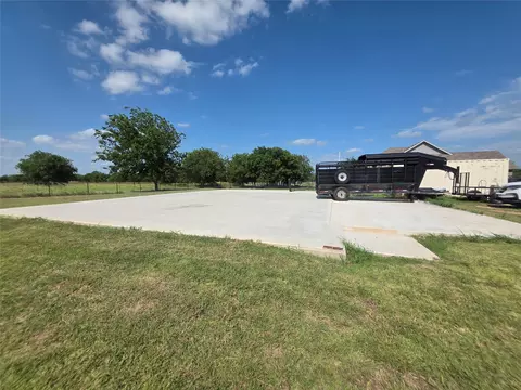 Exterior - 204 Jermyn Rd, Jermyn, TX 76459 photo 6 of 8