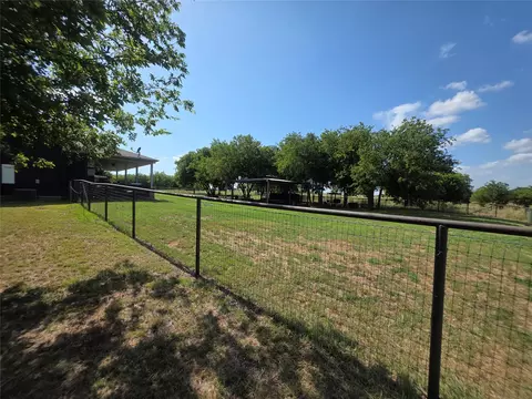 Exterior - 204 Jermyn Rd, Jermyn, TX 76459 photo 5 of 8