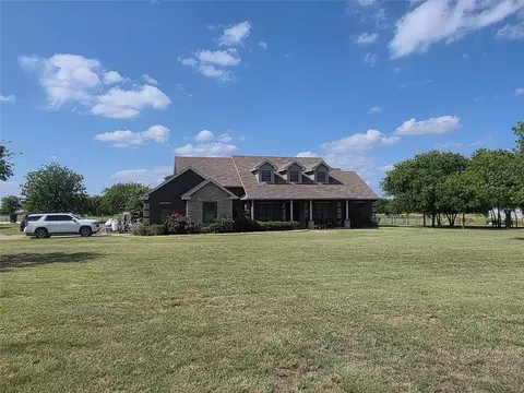 Exterior - 204 Jermyn Rd, Jermyn, TX 76459 photo 3 of 8