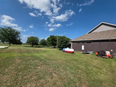 Exterior - 204 Jermyn Rd, Jermyn, TX 76459 photo 4 of 8