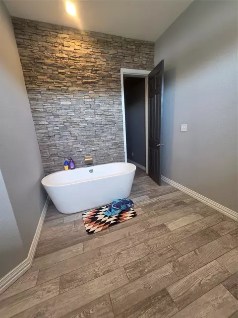 Bath - 204 Jermyn Rd, Jermyn, TX 76459 photo 5 of 8