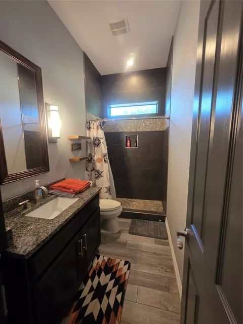 Bath - 204 Jermyn Rd, Jermyn, TX 76459 photo 1 of 8