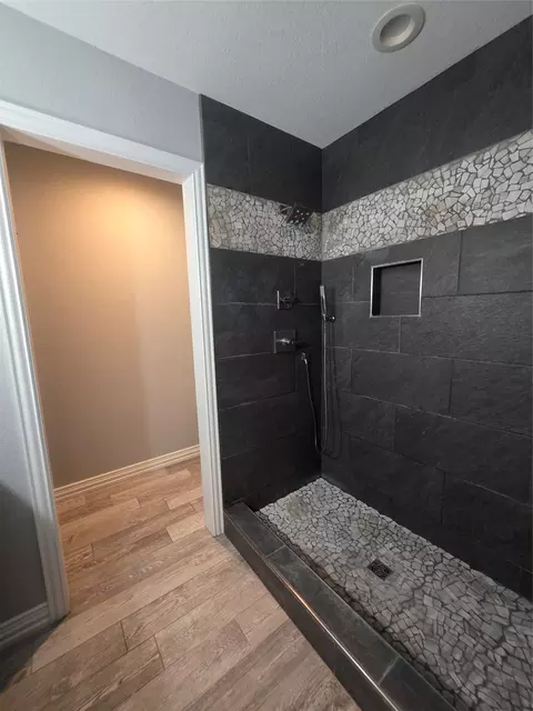Bath - 204 Jermyn Rd, Jermyn, TX 76459 photo 6 of 8