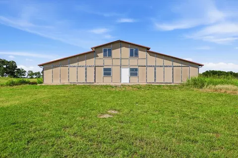 Exterior - 12190 Bell Rd, Pilot Point, TX 76258 photo 5 of 10