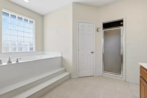 Bath - 12190 Bell Rd, Pilot Point, TX 76258 photo 3 of 7