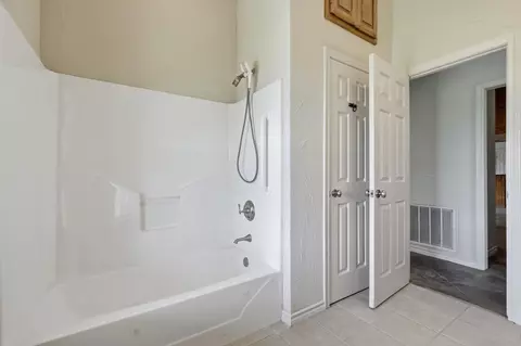 Bath - 12190 Bell Rd, Pilot Point, TX 76258 photo 6 of 7