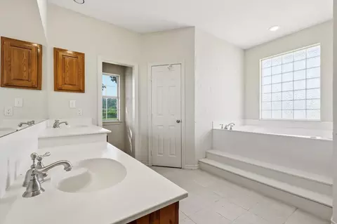 Bath - 12190 Bell Rd, Pilot Point, TX 76258 photo 1 of 7