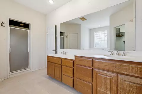 Bath - 12190 Bell Rd, Pilot Point, TX 76258 photo 4 of 7