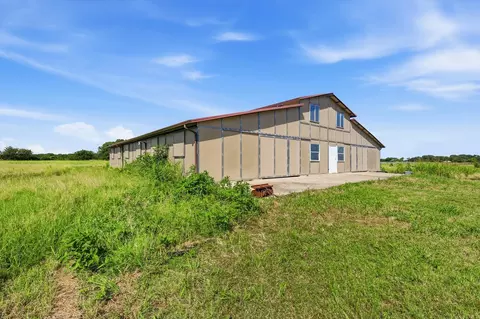 Exterior - 12190 Bell Rd, Pilot Point, TX 76258 photo 7 of 10