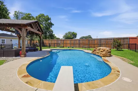 405 Lantern Rdg, Mansfield, TX 76063