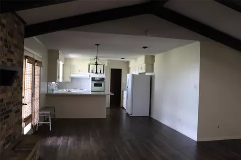 Living - 1147 Riverview Dr, Cleburne, TX 76033 photo 1 of 3