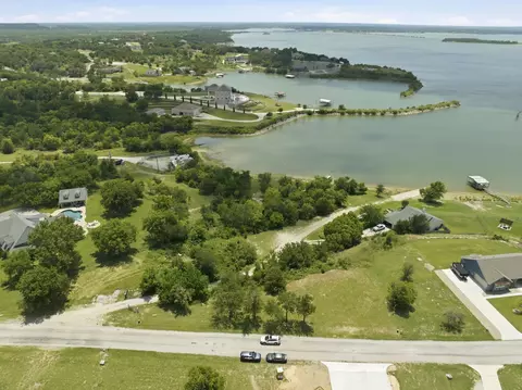 000 Twin Hills Rd, Lake Bridgeport, TX 76426