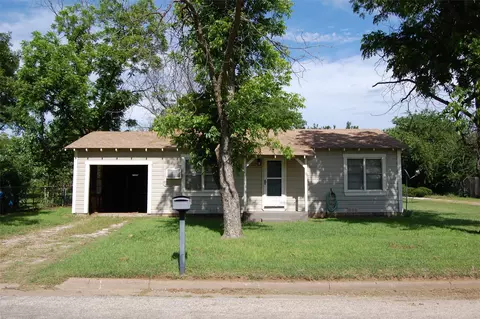 141 Ragland St, Graham, TX 76450