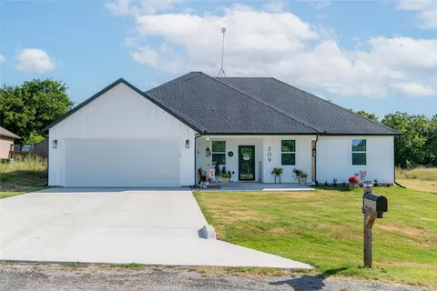 209 Lanai Dr, Runaway Bay, TX 76426