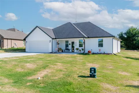 209 Lanai Dr, Runaway Bay, TX 76426