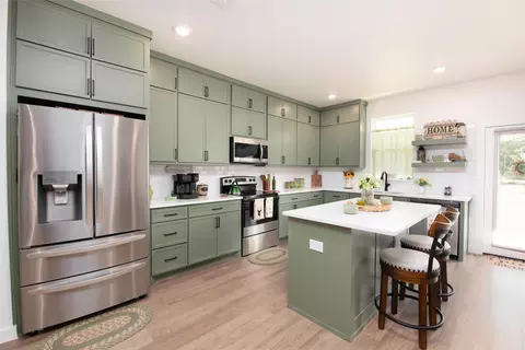 209 Lanai Dr, Runaway Bay, TX 76426