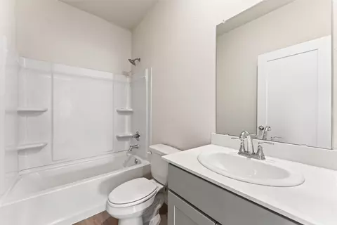 Bath - 11108 Undae Ct, Lorena, TX 76655 photo 3 of 3