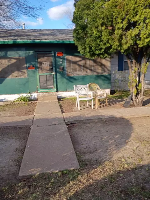 505 W 1st St, Ferris, TX 75125