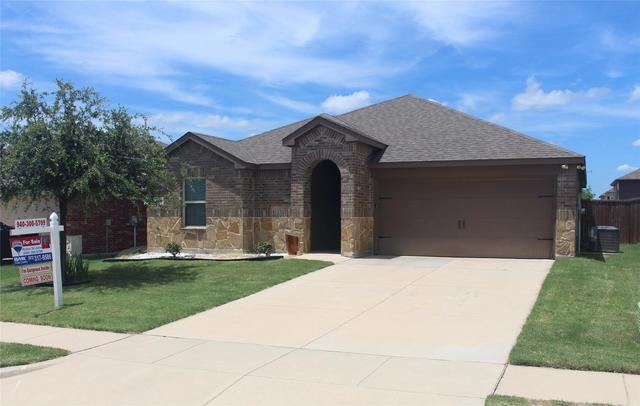 825 Alton Dr, Aubrey, TX 76227
