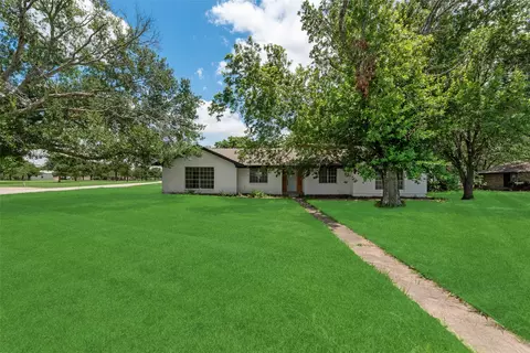 906 Mesquite Ln, Mexia, TX 76667