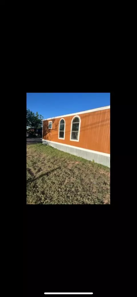 301 Milwee St, Plainview, TX 79072