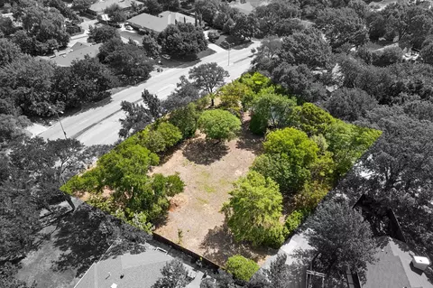 7058 Spring Valley Rd, Dallas, TX 75254