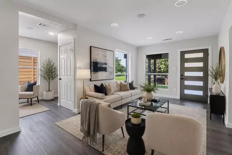 1310 Elmwood Blvd, Dallas, TX 75224
