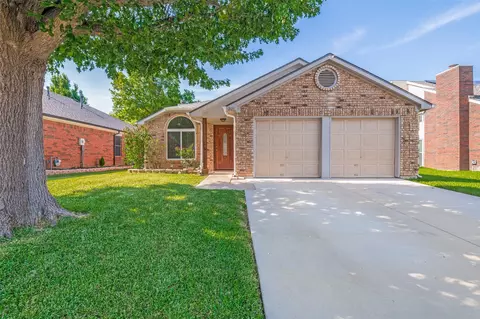 205 Weyland Dr, Grand Prairie, TX 75052
