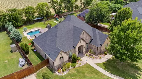 8240 St Johns Dr, Waxahachie, TX 75167