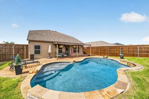 502 Azalea Dr, Nevada, TX 75173