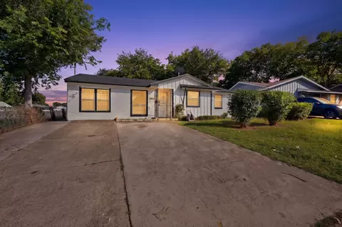 3846 Happy Canyon Dr, Dallas, TX 75241